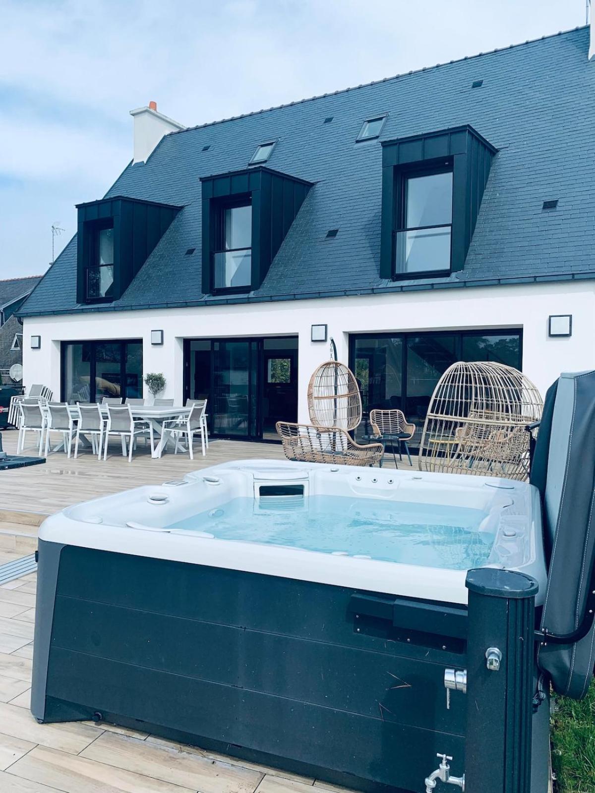 Superbe Villa Tout Confort Avec Piscine Chauffee Er Couverte Et Spa A 2 Pas De La Plage Fouesnant Kültér fotó